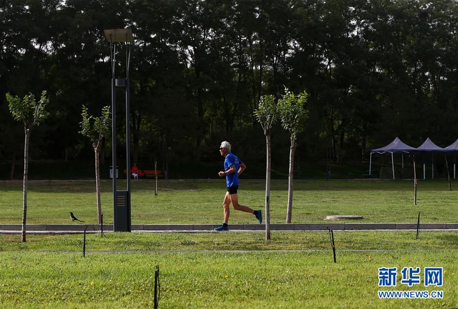 （体育&middot;专题）（17）全民健身——健身“大咖”：年过古稀 步履不停