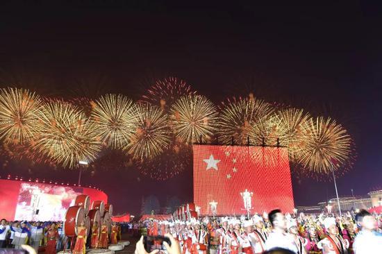 这是联欢活动现场。新华社记者 毛思倩 摄