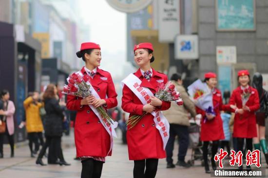 四川一高校开“浪漫”课 情人节卖花挣学分 四川一高校开“浪漫”课 情人节卖花挣学分