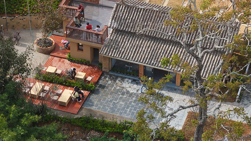 【4】曼海村乡村共创的咖啡书吧小院。陶思源-摄