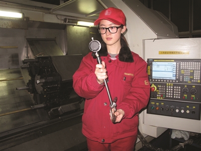 “最年轻省劳模”回母校当教师 被学生称为“班主任学姐” “最年轻省劳模”回母校当教师 被学生称为“班主任学姐”