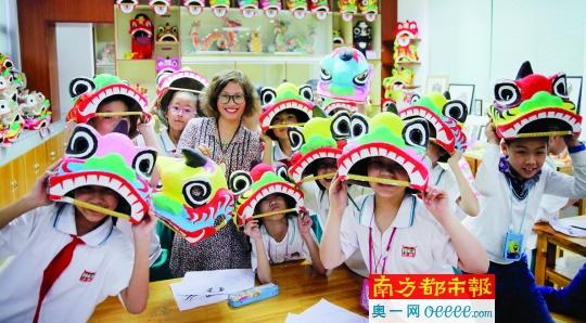 传承传统文化 80后女教师把“扎狮头”带进小学