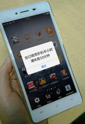 14少女颈椎老化程度相当于50岁 或因经常玩手机导致