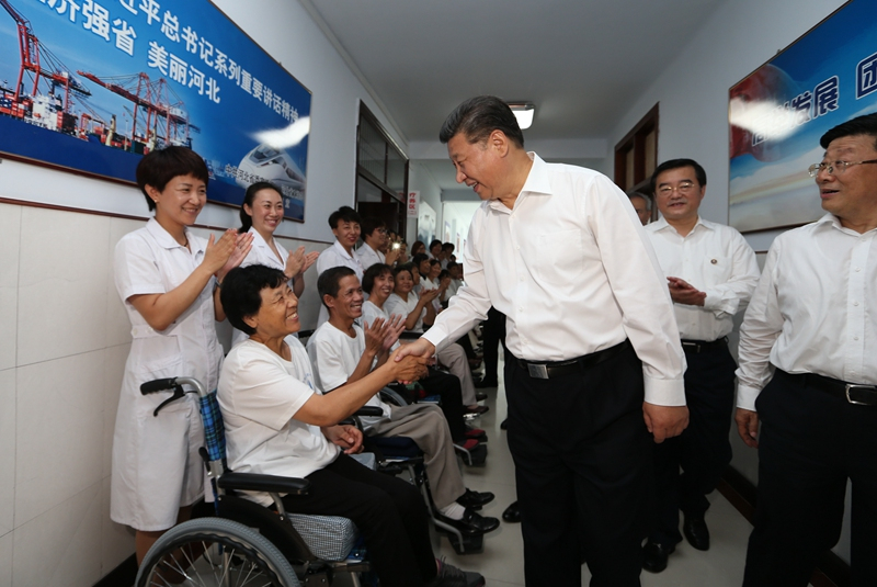 2016年7月28日，习近平总书记在河北唐山市截瘫疗养院看望慰问截瘫伤员。