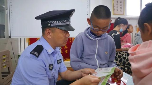 忻府公安联合忻府区消防救援大队走进校园开展暑期反电诈、消防安全宣传活动