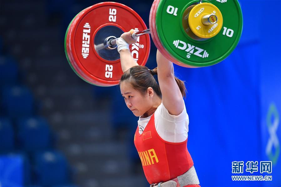 （体育）（1）举重——世界杯：邓薇获女子64公斤级抓举和总成绩冠军并创造抓举新世界纪录