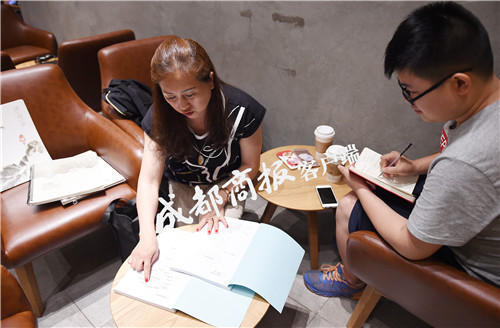 母亲自编“教材” 将两个孩子送进名校 母亲自编“教材” 将两个孩子送进名校