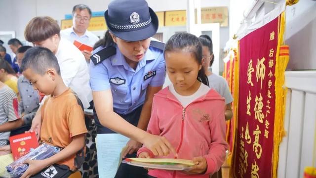 忻府公安联合忻府区消防救援大队走进校园开展暑期反电诈、消防安全宣传活动