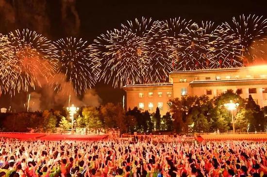 这是联欢活动现场。新华社记者 刘潇 摄