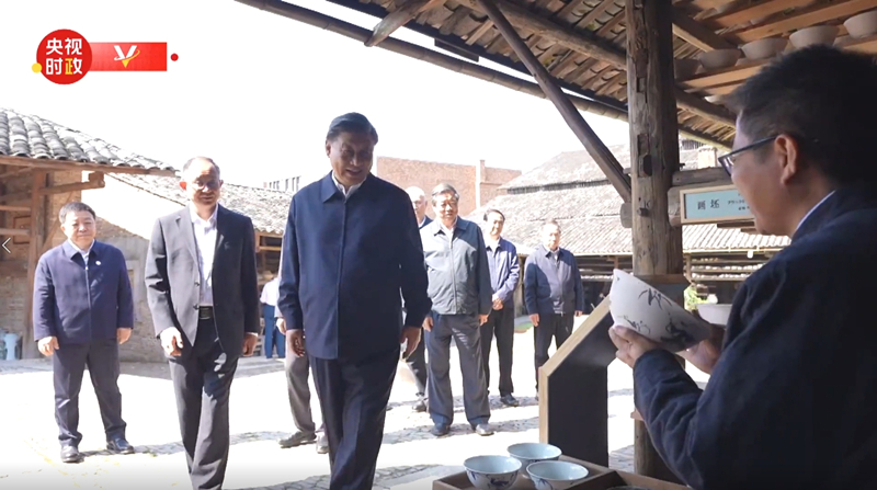 2023年10月11日,习近平在江西景德镇考察。(视频截图)
