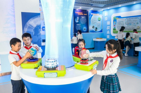 重庆高新区科学课堂。