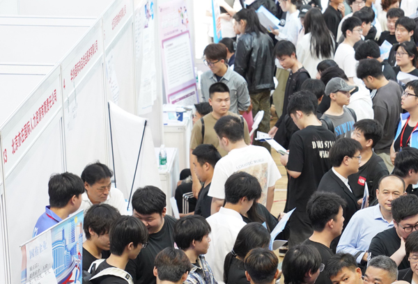 北京科技职业大学2026届毕业生首场秋季综合类招聘会现场。校方供图