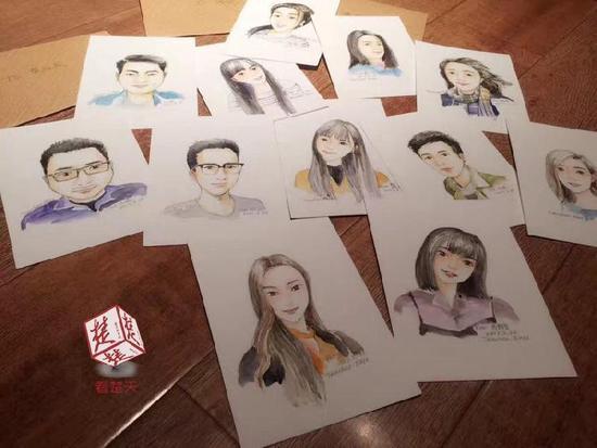 像不像？大学老师为全班毕业生画肖像