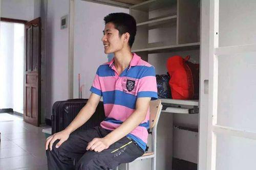 13岁男孩赴大连理工报到 4岁上小学7岁上初中