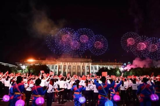 这是联欢活动现场。新华社记者 贺长山 摄