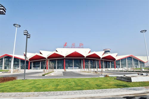 压题照片为五台山机场.本报记者 刘纪森 摄