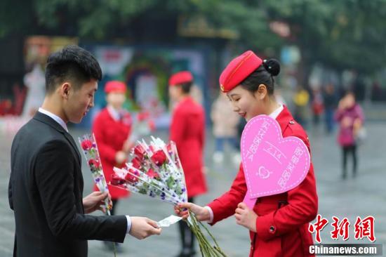 四川一高校开“浪漫”课 情人节卖花挣学分 四川一高校开“浪漫”课 情人节卖花挣学分
