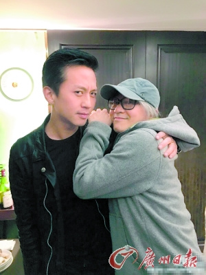 邓超晒与周星驰亲密合影破二人不和传闻（图）