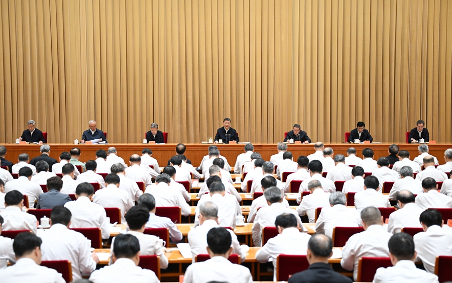 7月14日至15日,中央城市工作会议在北京举行。中共中央总书记、国家主席、中央军委主席习近平出席会议并发表重要讲话。中共中央政治局常委李强、赵乐际、王沪宁、蔡奇、丁薛祥、李希出席会议。 7月14日至15日,中央城市工作会议在北京举行。中共中央总书记、国家主席、中央军委主席习近平出席会议并发表重要讲话。中共中央政治局常委李强、赵乐际、王沪宁、蔡奇、丁薛祥、李希出席会议。