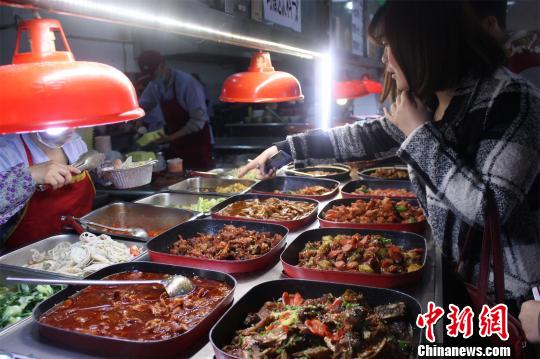 热播剧入菜名 高校食堂推“三生三世菜谱”