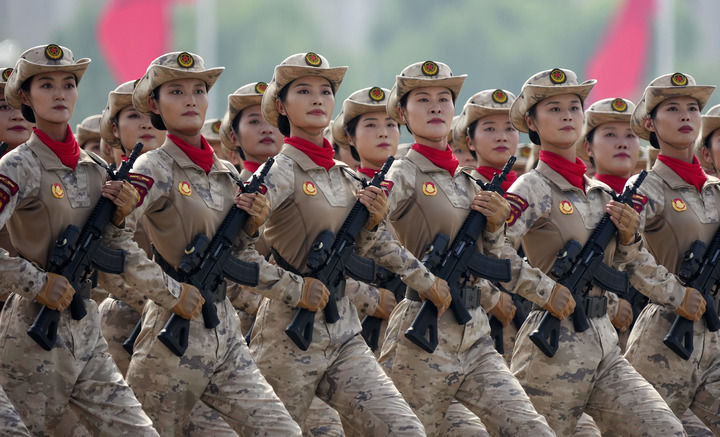 2025年9月3日,纪念中国人民抗日战争暨世界反法西斯战争胜利80周年大会在北京隆重举行。这是民兵方队接受检阅。新华社记者 许畅 摄