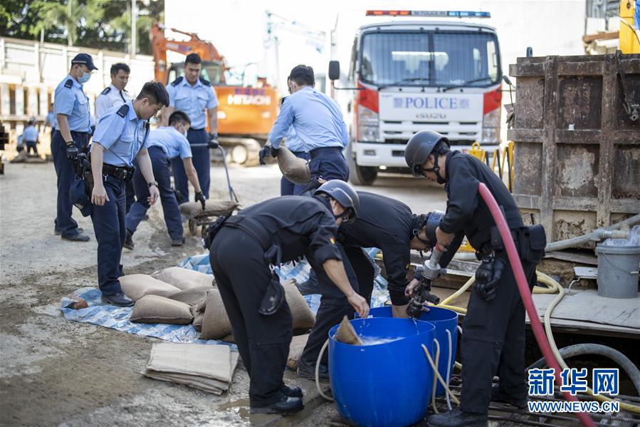 （港澳台&middot;香港故事&middot;图文互动）（5）用手触摸二战炸弹的人——访香港警方拆弹专家