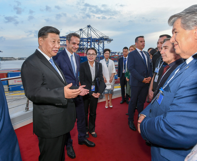 2019年11月11日,习近平主席参观中远海运比雷埃夫斯港项目。 2019年11月11日,习近平主席参观中远海运比雷埃夫斯港项目。