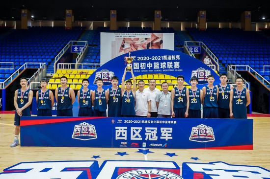 重庆市第一实验中学校篮球队获得冠军。